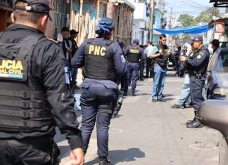 Enfrentamiento armado entre agentes de la PNC y presuntos pandilleros en la zona 7. Foto La Hora: PNC