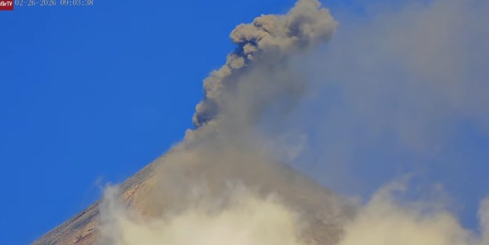 Volcán de Fuego mantiene actividad