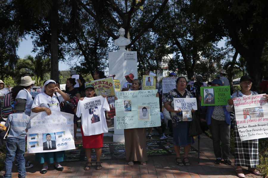 Familiares de los detenidos participaron en una marcha pacífica para demandar su libertad. Foto La Hora: EFE