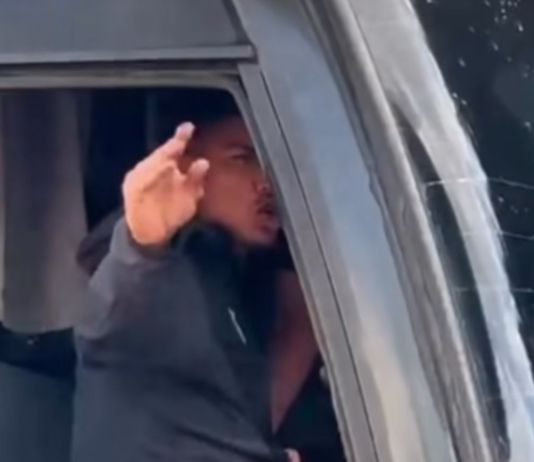 El jugador tuvo una mala jornada el domingo tras la derrota del equipo blanco ante Aurora. Foto La Hora: captura de pantalla/Chapin Soccergt