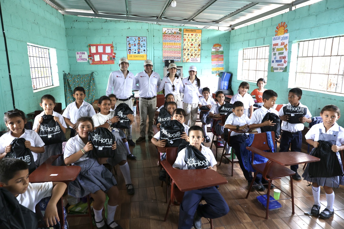Fundación Mario López Estrada a través del programa “Energía en tus Estudios” impulsa la educación de niñas y niñas en escuelas públicas en Chiquimulilla, Santa Rosa. Foto: Cortesía Fundación Mario López Estrada.