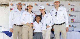 Representantes de Fundación Mario López Estrada, Grupo Onyx y la Planta Solar “Horus Energy” visitando escuelas públicas a través del programa “Energía en tus Estudios”. Foto: Cortesía Fundación Mario López Estrada.