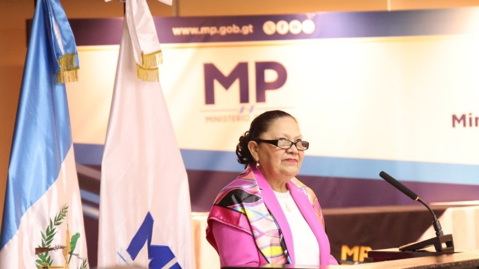 La fiscal general del Ministerio Público (MP), Consuelo Porras, estaría involucrada en la adopción ilegal de 80 personas.