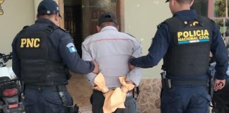 Guardia de seguridad presunto responsable de quitarle la vida con escopeta a una mujer es capturado en San Antonio La Paz. Foto: PNC