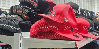 Gorras incautadas por presunta comercialización de productos que vulneran propiedad intelectual. Foto La Hora: MP