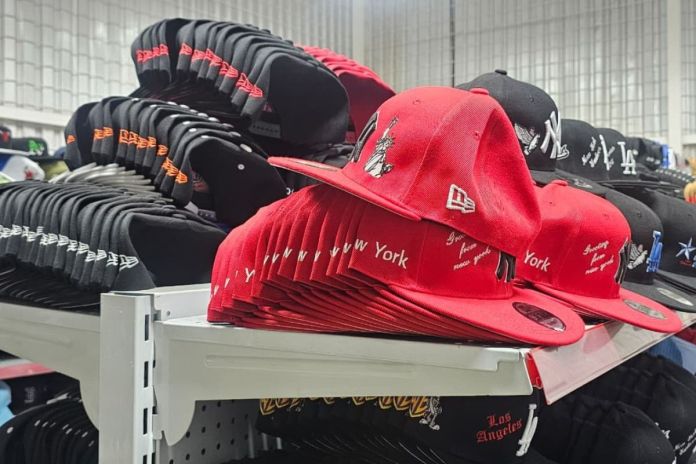 Gorras incautadas Gorras incautadas por presunta comercialización de productos que vulneran propiedad intelectual. Foto La Hora: MP