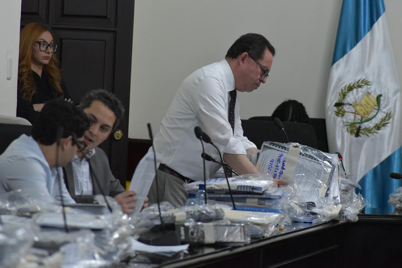 Gregorio Saavedra, Edgar Ortiz y Henry Arriaga en la calificación de expedientes por pareja. Arriaga calificó de manera personal porque su suplente se ausentó.