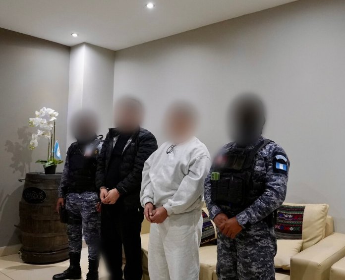 Dos hombres acusados de asesinato en Baltimore y Los Ángeles son extraditados hacia territorio estadounidense. Foto La Hora: Embajada de EE. UU. en Guatemala