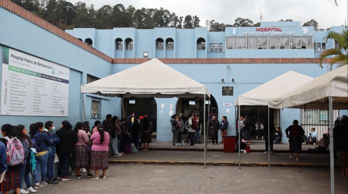 Dos menores se encuentran bajo observación médica luego de presentar problemas respiratorios junto a 27 más, quienes ya fueron dados de alta. Foto La Hora: Pedro de Bethancourt