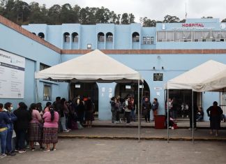Dos menores se encuentran bajo observación médica luego de presentar problemas respiratorios junto a 27 más, quienes ya fueron dados de alta. Foto La Hora: Pedro de Bethancourt