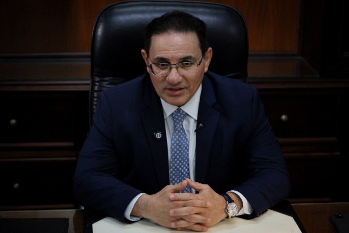 El ministro de Gobernación, Marco Antonio Villeda, durante una entrevista con La Hora. Foto La Hora: Daniel Ramírez