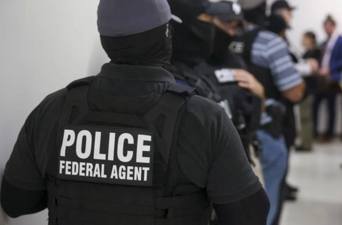 El juicio estaba relacionado con un ataque ocurrido el 4 de julio de 2025 contra el centro de detención de ICE en Alvarado. Foto La Hora. EFE
