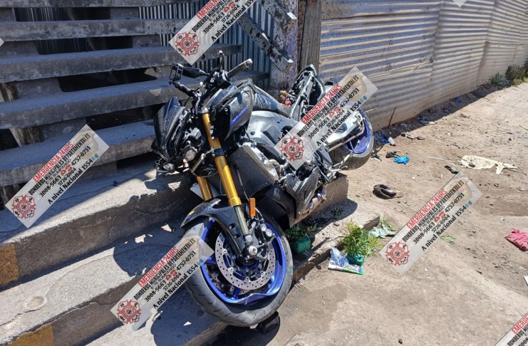 Incidente con un motociclista en la ruta interamericana donde un niño perdió la vida. Foto La Hora: Bomberos Municipales Departamentales Sumpango, Sacatepéquez