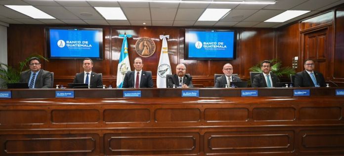 JM estima que el país se encuentra en buena situación macroeconómica y anuncia reducción de la tasa líder