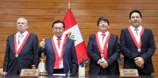 El congresista de izquierda José María Balcázar juró este miércoles como nuevo presidente interino de Perú.