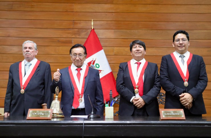 El congresista de izquierda José María Balcázar juró este miércoles como nuevo presidente interino de Perú.