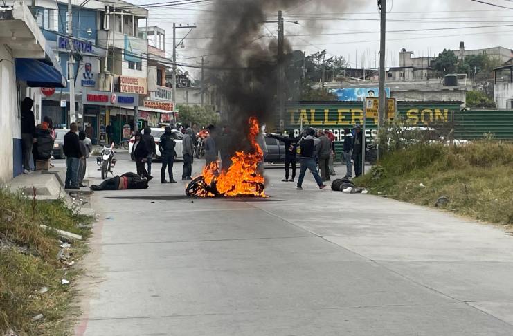Linchamiento de dos supuestos ladrones en Huehuetenango. Foto La Hora: Redes Sociales