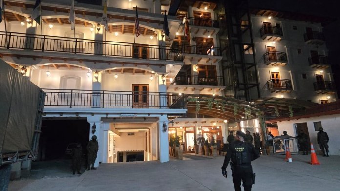 Los negocios de excandidato de la UNE que servían como agentes bancarios en posible lavado millonario