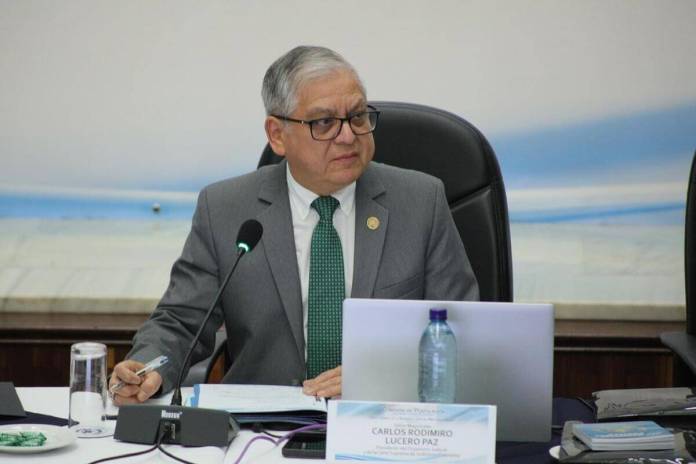 El presidente en funciones de la CSJ, Carlos Lucero, convocó a su décimo segundo intento por elegir presidente del Organismo Judicial. Foto La Hora: Daniel Ramírez
