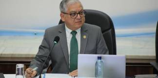 El presidente en funciones de la CSJ, Carlos Lucero, convocó a su décimo segundo intento por elegir presidente del Organismo Judicial. Foto La Hora: Daniel Ramírez