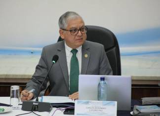 El presidente en funciones de la CSJ, Carlos Lucero, convocó a su décimo segundo intento por elegir presidente del Organismo Judicial. Foto La Hora: Daniel Ramírez