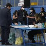 Agentes del MP y de la PNC se hicieron presentes a los centros de votación del CANG donde se desarrolla la elección del magistrado titular y suplente a la CC. Foto La Hora: José Orozco