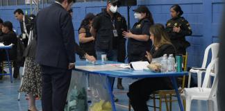 Agentes del MP y de la PNC se hicieron presentes a los centros de votación del CANG donde se desarrolla la elección del magistrado titular y suplente a la CC. Foto La Hora: José Orozco