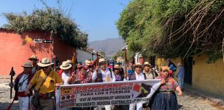 Protestas, exclusión de consejeros y exhibiciones personales en elección de magistrados de la CC por parte del CSU Manifestantes desde San Miguel Uspantán se oponer la elección en el Consejo Superior Universitario en Antigua Guatemala. Foto La Hora - Carlos Vicente