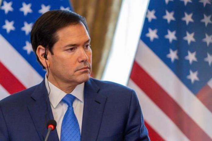 Marco Rubio mantiene contactos secretos con el nieto de Raúl Castro, según Axios. Foto: La Hora/ EFE/EPA/DOMINIKA KORTVELYESIOVA