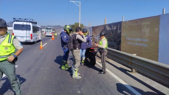 Provial y la Dirección de Tránsito de la PNC efectuaron dos operativos contra carreras clandestinas en la ruta Interamericana. Foto la Hora: CIV