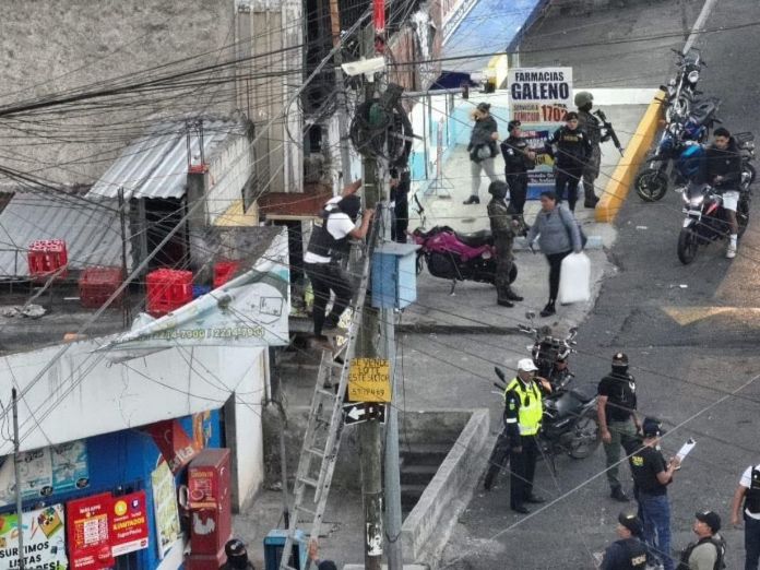 Con la desinstalación de las cámaras de videovigilancia, ahora la PNC busca ubicar los posibles centros de monitoreo de los grupos de pandillas que se presumen pertenecen al Barrio 18. Foto La Hora: PNC