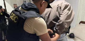 Policía Nacional Civil (PNC) detiene a padre por el delito de parricidio en colonia Paseo Villa Flor, zona 6 de Mixco. Foto La Hora: PNC
