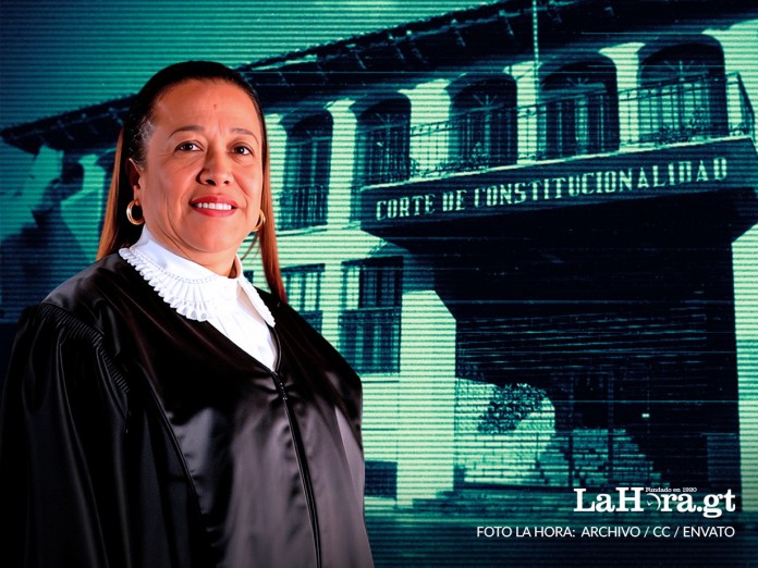 Claudia Paniagua busca su reelección a magistrada de la CC. Arte La Hora: Alejandro Ramírez.