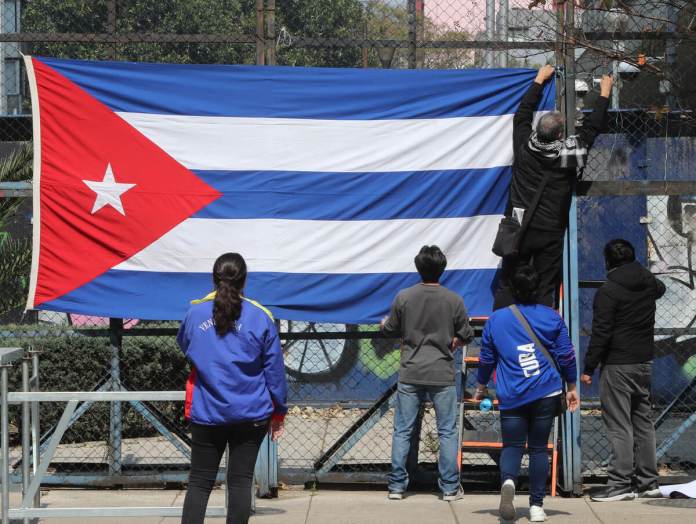 El peso cubano marcó un mínimo histórico en el mercado informal al depreciarse hasta las 500 unidades por dólar estadounidense.