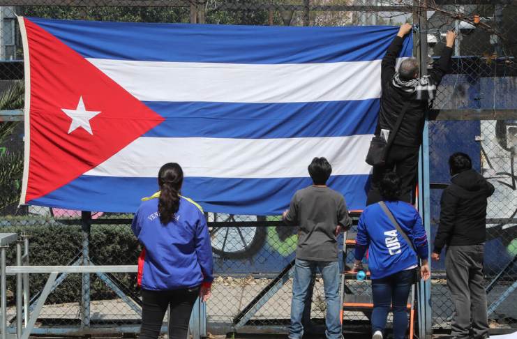 El peso cubano marcó un mínimo histórico en el mercado informal al depreciarse hasta las 500 unidades por dólar estadounidense.