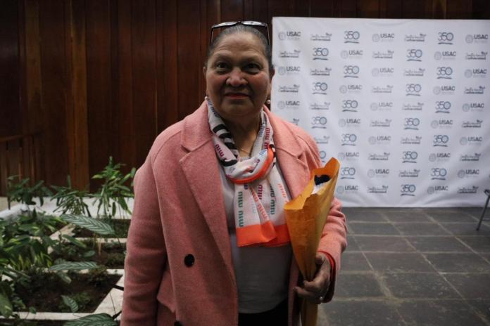 La fiscal general María Consuelo Porras entregó su papelería para postularse como magistrada a la Corte de Constitucionalidad por medio de la Usac. Foto La Hora: Daniel Ramírez.