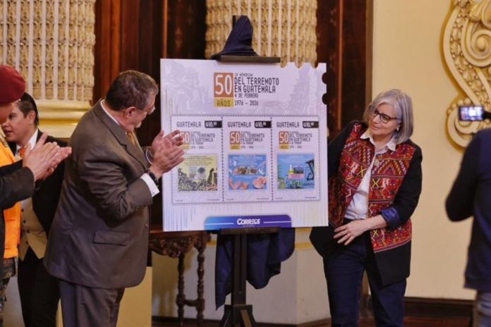 Presentación del sello postal conmemorativo In Memoriam: 50 años del terremoto de 1976 en Guatemala. Foto La Hora: CIV