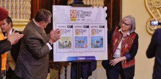 Presentación del sello postal conmemorativo In Memoriam: 50 años del terremoto de 1976 en Guatemala. Foto La Hora: CIV