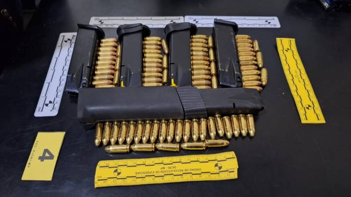 PNC localiza armas y municiones durante requisa en El Boquerón. Foto La Hora: PNC.