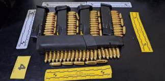 PNC localiza armas y municiones durante requisa en El Boquerón. Foto La Hora: PNC.