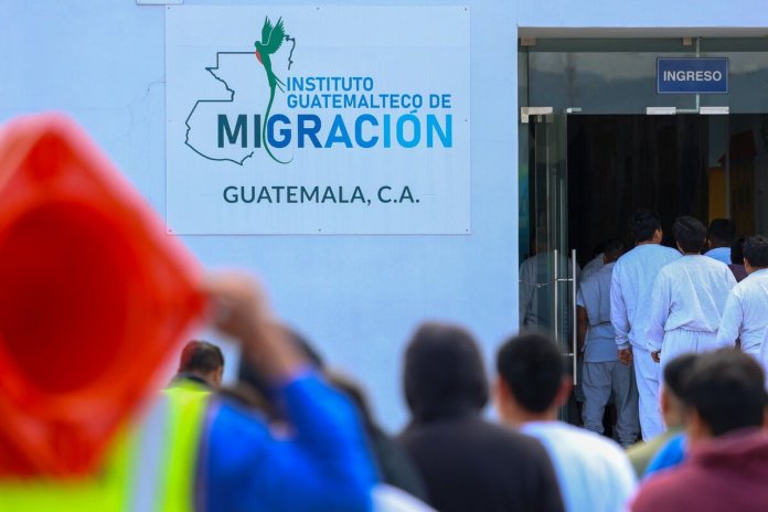 SAT y MigraciÃ³n acuerdan liberar a migrantes retornados de este requisito tributario