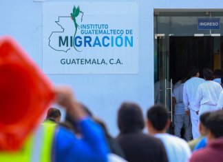 SAT y Migración acuerdan liberar a migrantes retornados de este requisito tributario