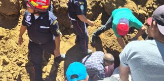 Trabajador soterrado en San José Chacayá, Sololá.