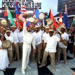 El puertorriqueño Bad Bunny se presentó en el halftime show del Super Bowl LX con un mensaje de unión, amor y orgullo latino.