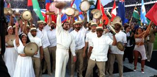 El puertorriqueño Bad Bunny se presentó en el halftime show del Super Bowl LX con un mensaje de unión, amor y orgullo latino.