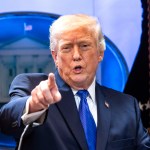 El presidente de Estados Unidos, Donald Trump, firmó este viernes desde la Oficina Oval un arancel global del 10 % sobre todos los países.