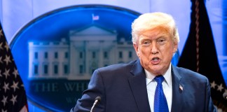 El presidente de Estados Unidos, Donald Trump, dijo este sábado que subirá a un 15 % el nuevo arancel a las importaciones de todos los países.