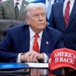 Trump dice que el líder supremo iraní "debería estar muy preocupado" Foto: La Hora/ Imagen de archivo. EFE/EPA/YURI GRIPAS / POOL