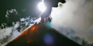 Volcán de Fuego y su actividad explosiva. Foto La Hora: AfarTV