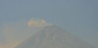 Lanzamiento de ceniza por actividad del volcán de Fuego. Foto La Hora: AfarTV